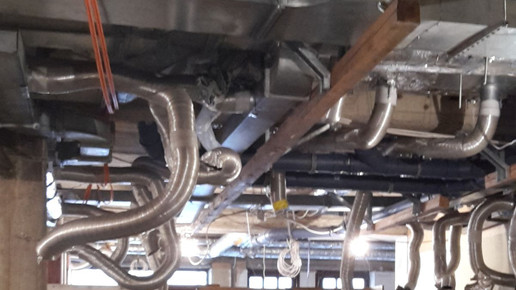 Altstadt-Apotheke Goettingen Freilegung Deckenrohre Altstadt-Apotheke