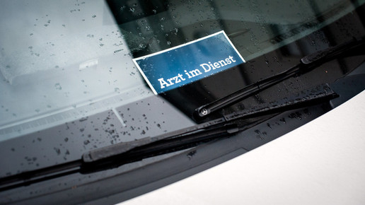 arzt im dienst schild domma