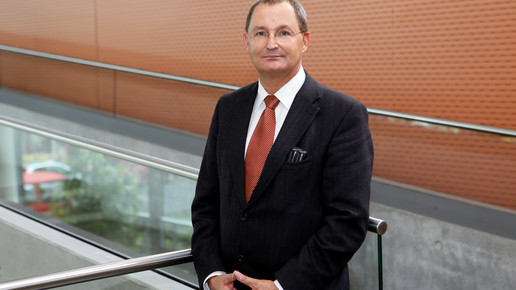 Ärztekammerpräsident erhält Bundesverdienstkreuz