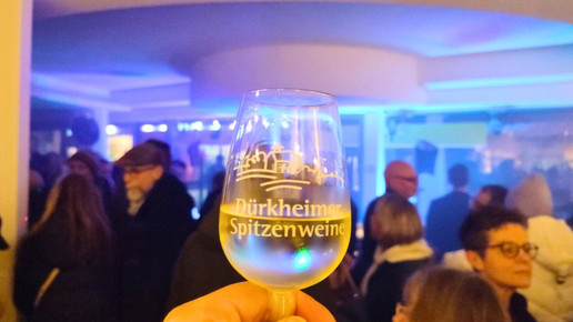 100 tanzende Leute: Apotheke wird zum Club