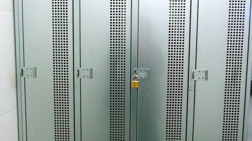 spind umkleide Gabi Schoenemann pixelio de