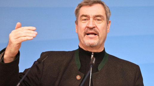 Markus Söder gestikuliert