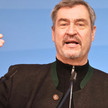 Markus Söder gestikuliert