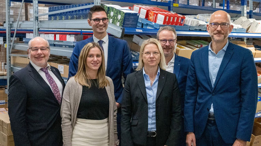 v. l.: Dr. Georg Kippels, Seida Vuk (Vertriebsleitung), Sepp Müller, Jana Ehmer (Mitglied der Geschäftsleitung), Ingo Arlinghaus (Niederlassungsleiter Betrieb Frechen), Dr. Joachim Reinken (Leiter Unternehmenskommunikation).