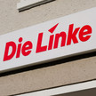Schriftzug "Die Linke" an der Fassade der Parteizentrale