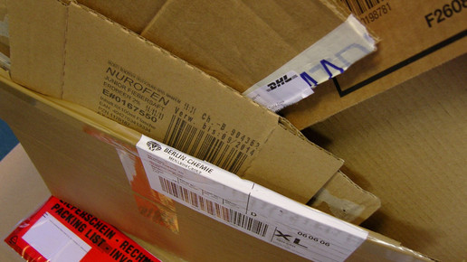 Zusammengefaltete Kartons