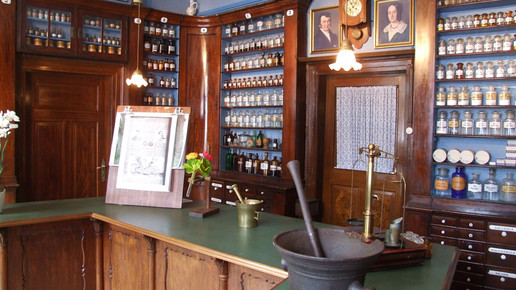 historische Stadt-Apotheke 8 Stadt-Apotheke