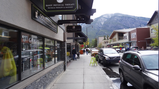 Gourlays pharmacy Banff Kanada4 aa