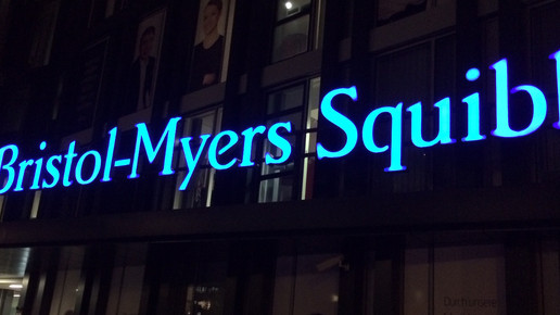 Menschenversuche: Bristol-Myers Squibb muss vor Gericht