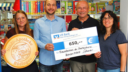 Apoaktionen Park-Apotheke Buedingen Talerspende Stadtbibliothek Eichenauer