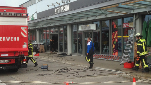Wasserschaden modegeschaeft west-park-apo