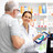 Symbolbild: Apothekerin mit Tablet berät Patienten  