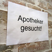 Schild „Apotheker gesucht“