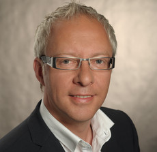 1...Frank Lu ke Vertriebsleitung G M Zu rn Objekteinrichtungen Gmb H Co....2