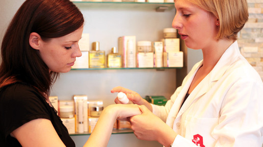 beratung kosmetik haut eincremen mw