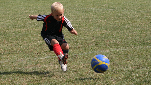 kind ball IFriedrich pixelio