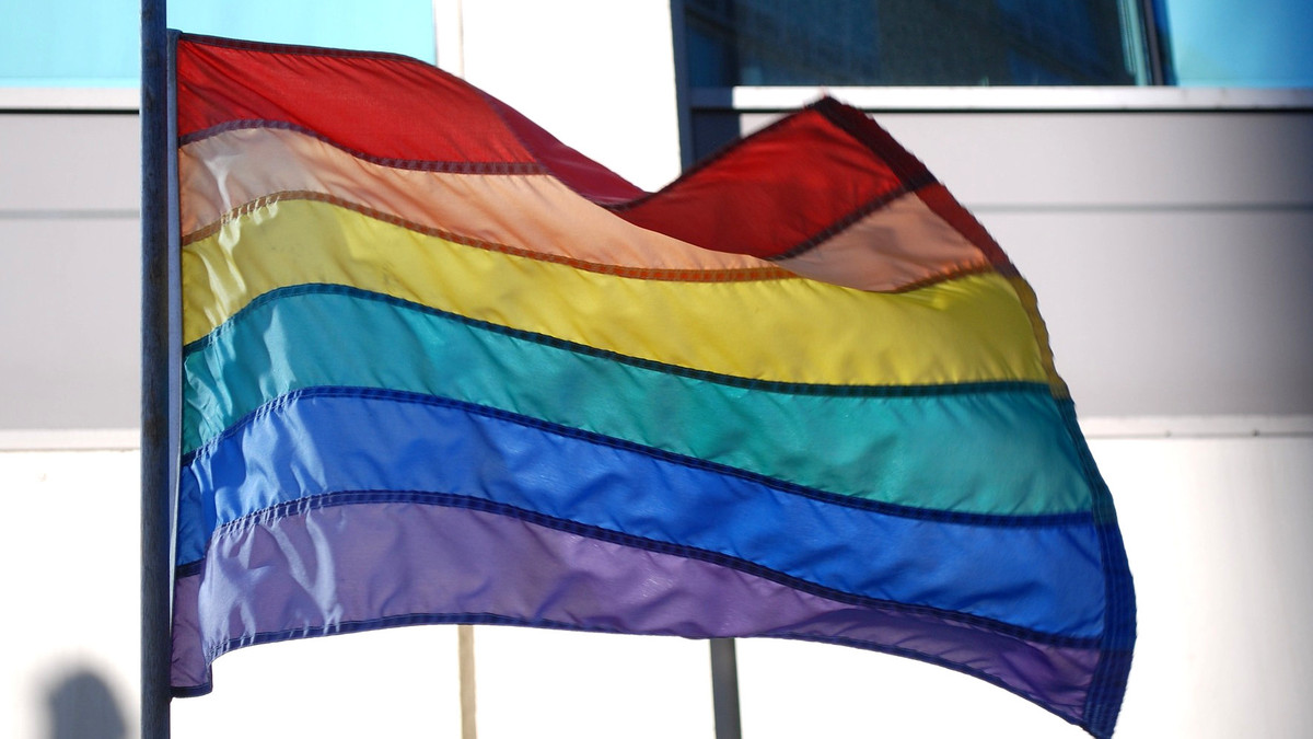 Regenbogen-Flagge bei Sandoz/Hexal