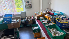 Kisten mit Arzneimitteln in der Limes Apotheke
