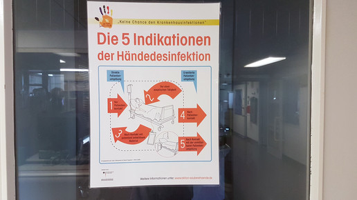 groehe sommerreise charite haendedesinfektion1 aa