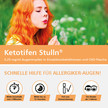 Rothaarige Frau bläst auf einer Blumenwiese eine Pusteblume; im Vordergrund wird das Allergieprodukt Ketotifen mit Produktvorteilen beworben.