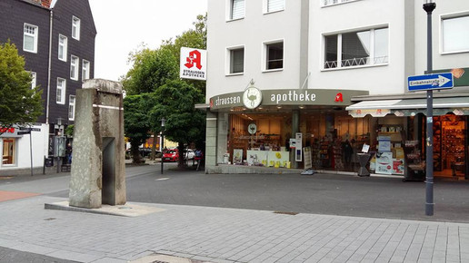 Straussen-apo aussen 3 Straussen-Apotheke