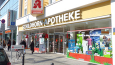 Foto: Die Front der Schildhorn-Apotheke in Berlin.