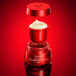 Die neue Liftactiv Collagen Specialist Creme mit LSF 50 und der Refill-Option macht die Pflege nachhaltiger.