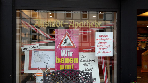 Altstadt-Apotheke Goettingen Umbauschaufenster Altstadt-Apotheke