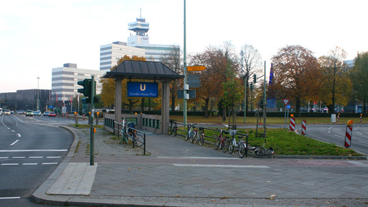 Theodor Heuss Platz Berlin-wiki-de-okin-CC-BY-3 0