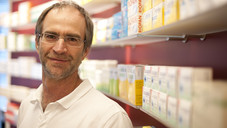 dietmar wolz bahnhof apo Bahnhof-Apotheke sperrt Amazon-Händler