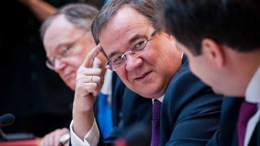 Laschet: Keine Sekunde Verzug beim Impfen