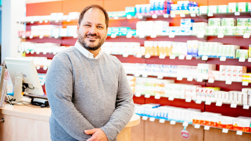 Boris Osmann in seiner Apotheke