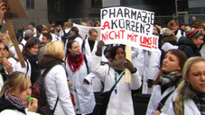 Pharmaziestudenten kämpfen für ihr Institut