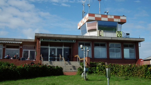 Restaurant und Tower Flughafen-4028mdk09-wiki