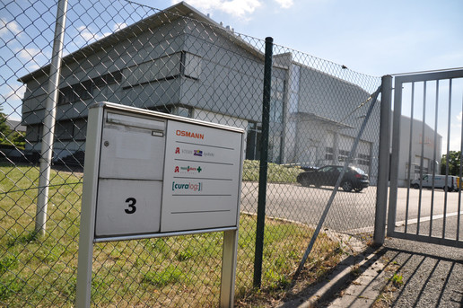 Einfahrt Logistikzentrum der Stern-Apotheke