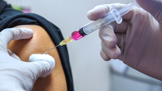 BMG: mRNA für Alte, Vektor für alle anderen