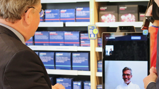 Dr. Andreas Philippi, Niedersächsischer Gesundheitsminister, mit Dr. Jan Gerlach in der Videosprechstunde