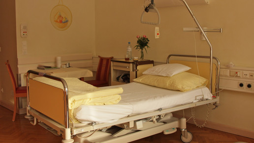 krankenbett christa el kashef pixelio de