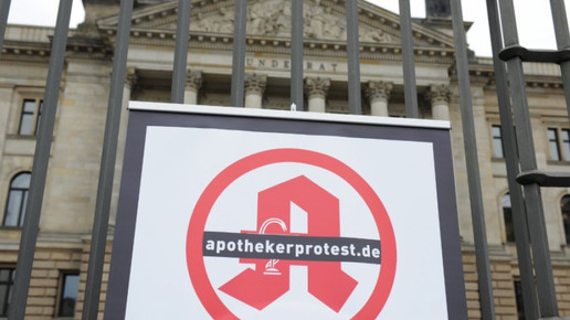 0002-apoprotestplakat eh aaneu