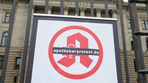 0002-apoprotestplakat eh aaneu