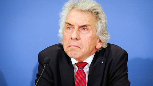 aok170308 hermann2 grimmig domma