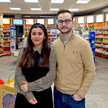 Foto: Das Apothekerpaar Imran und Ramazan Özkul in der Apotheke.