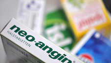 Neo-Angin tritt gegen Revoice an