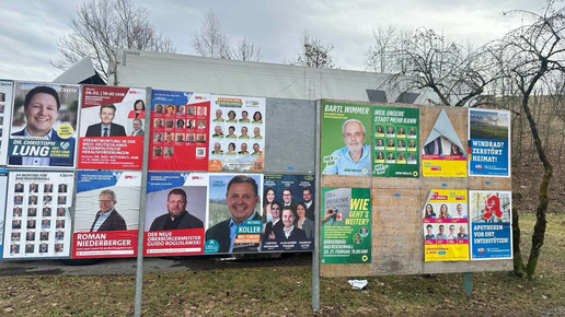 Wahlplakate in Bayern in 2026.