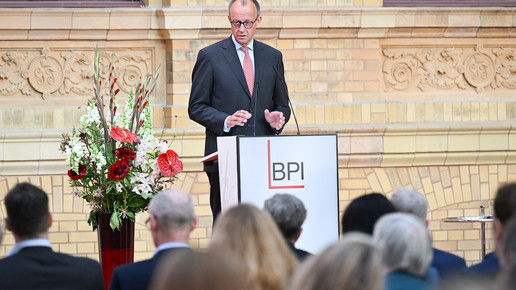 Merz: Apotheken brauchen genug Arzneimittel