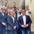 Dr. Oliver Vogt (v.r.), CDU-Bundestagsabgeordneter aus dem Kreis Minden-Lübbecke, Simone Borchardt, gesundheitspolitische Sprecherin der CDU/CSU-Bundestagsfraktion, und neun Apotheker aus dem Kreis Minden-Lübbecke.