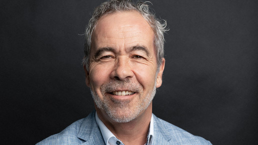 Oliver Prönnecke lächelt. Mehr dazu im Artikel.