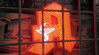 Apotheken-A hinter Gitterstäben