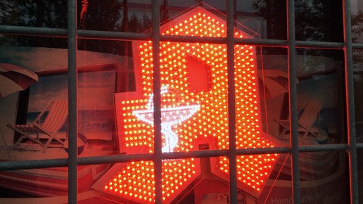 Apotheken-A hinter Gitterstäben