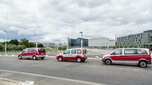 berlin apotheke drei botenfahrzeuge